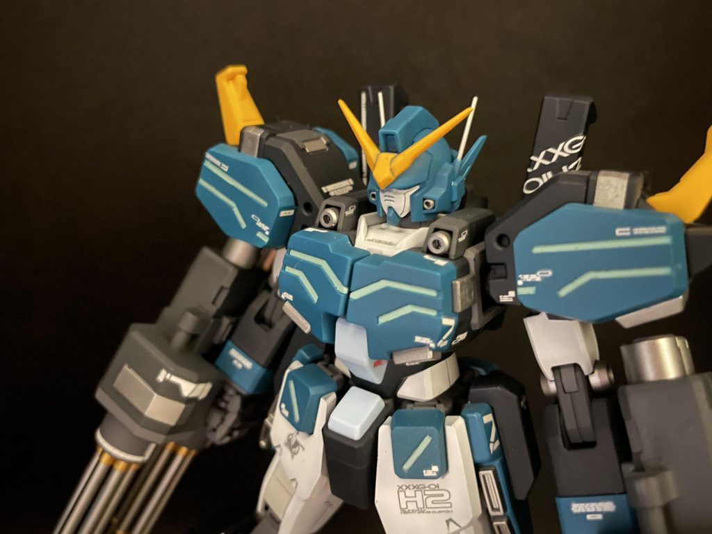 全体ぐるりとバストアップです。我ながらかっこよ😎色分けやデカールのバランスも良い感じにできたと思ってます!ちょうど良い色の塗料が売っていなかったので手持ちの塗料から調色しました。成形色よりは少し明るめの、狙いたかった色にすることができました🤭差し色にシルバーを入れ、足回りのデカールをグレー系にすることで落ち着いた雰囲気になるようにしてみました。ハイキューパーツのライトグレーを使ってみましたが、主張が強すぎないので貼りまくっても安心です😆