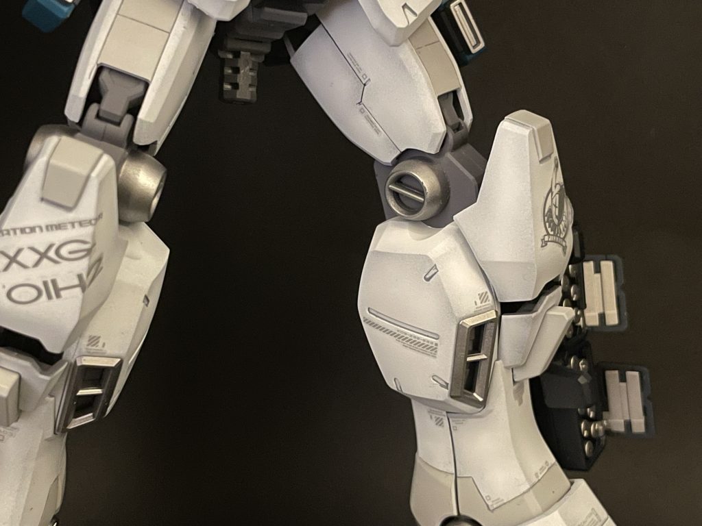 グラデーションした脚回り。狙い通りエッジが強調されて満足しています。今まで食わず嫌いでやっていなかったグラデーションですが、少しずつ取り入れてみようかな🤔