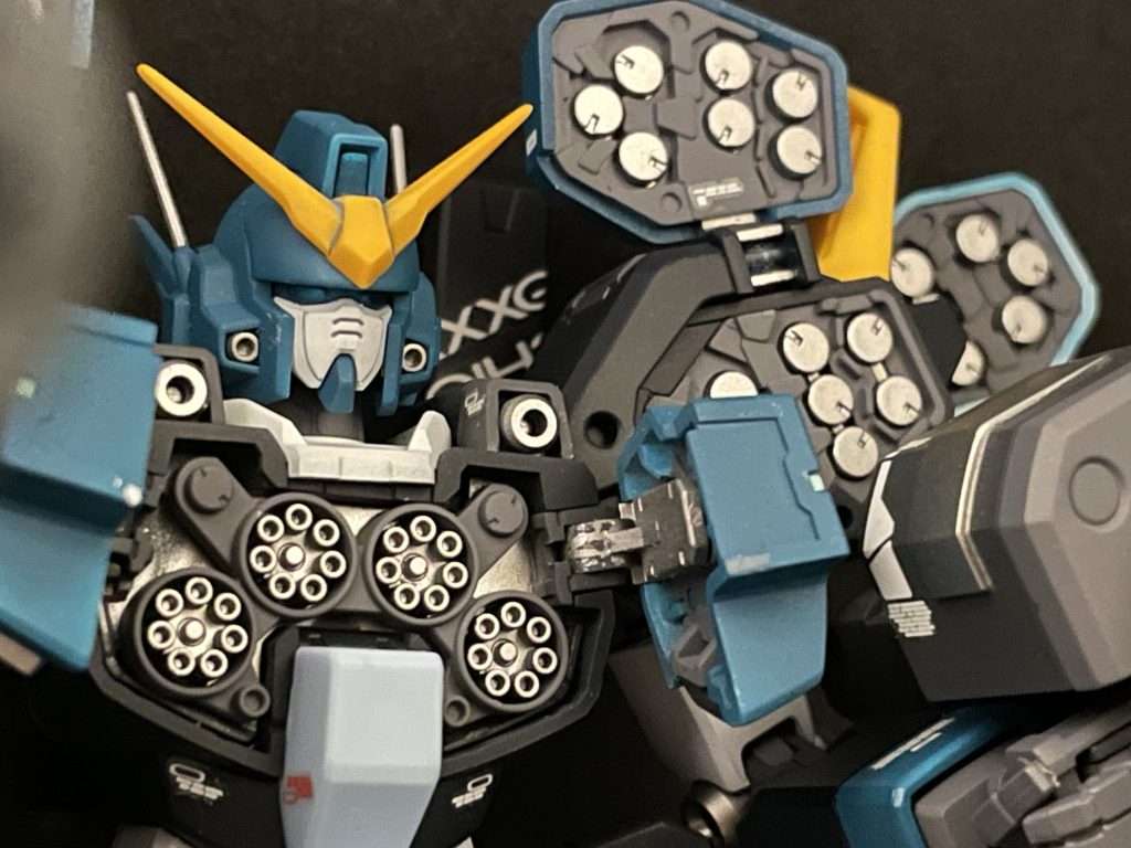 フルバースト!!ミサイルや胸部ガトリングはシルバーにしました。地味かとも思いましたが組み立ててみると締まっていい感に見えてきました🤩今回も新しいことに挑戦しつつ、楽しい製作になりました。ご覧いただきありがとうございました😊