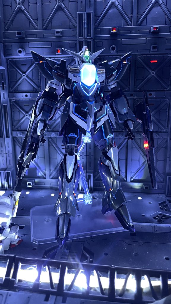 こちらは格納庫でGNドライブを試運転しているイメージで。やっぱり発光させたくなります♪