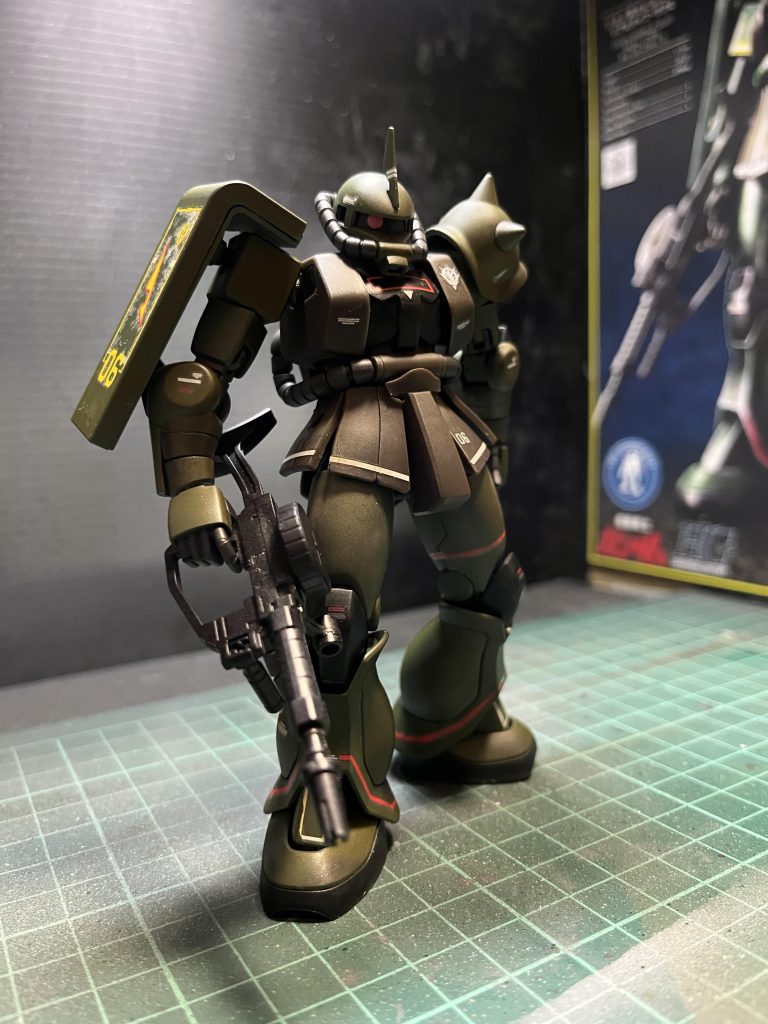 HGなのに何か全体的に小さめで腕が長い気がする。。。でもカッコいい