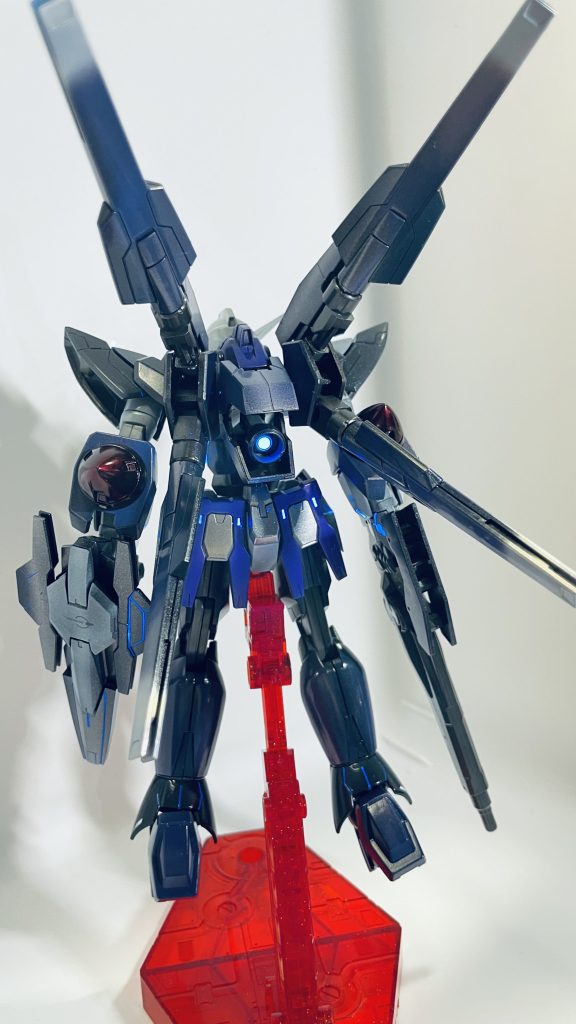 バックショット。キャノンの顔の真下のバーニアには中央には蛍光塗料を塗った上で初めてのレジンでの硬化を。思いの外ひっかてくれてます♪