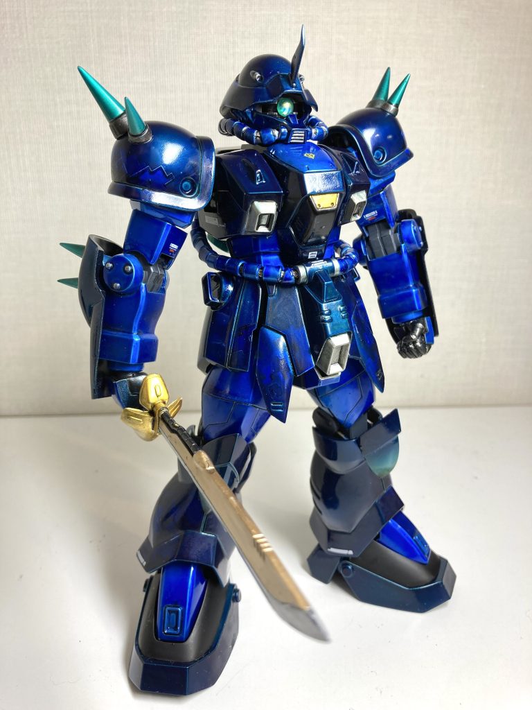 HGやRE100のイフリート・シリーズは今時の手足が長いプロポーションですが、このキットはずんぐりむっくりしていて好みです。