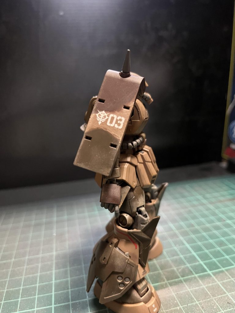 なんとなくシールドが寂しかったので迷彩塗装に挑戦しました汚してごまかしてます💦