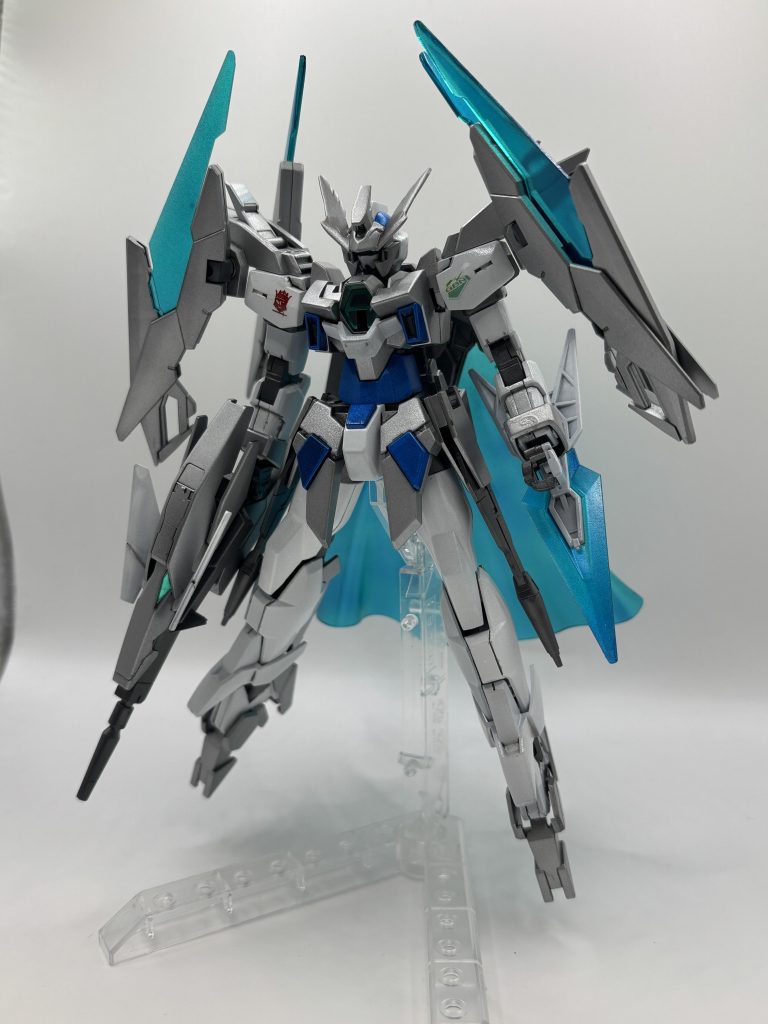 フロントショットカラーリングも銀と青を基調にしており、騎士のようなイメージをしている。