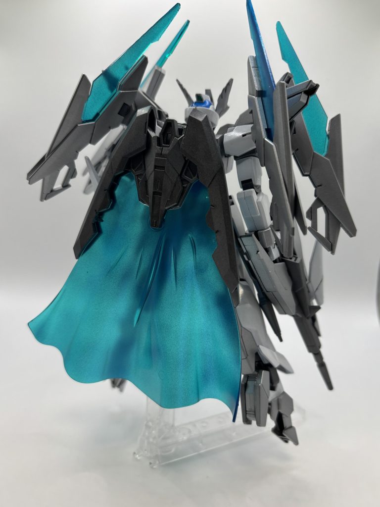 バックショット大きな変更点としては、背部にトライスラッシュブレイドを搭載している。ブースターの役割も担っており、これまでのAGEⅡマグナムの機動性を数倍に引き上げている。またFXプロージョン時には、高速移動時に微細な粒子を発生させ擬似的なフレアを起こすことができる。