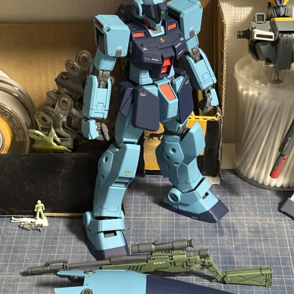 ＭＧ ＧＭスナイパーカスタム ＲＧＭ-７９ＳＣです。付属のマーキングシールとインレタデカールを貼って、ツヤ消しトップコートを吹きました。あとは市販の水転写デカールをちょいちょいと貼って、仕上りとします。『③』と『TH』のシールは不使用。他のＧＭ系と揃えたマーキングにするつもりです。（4枚目）