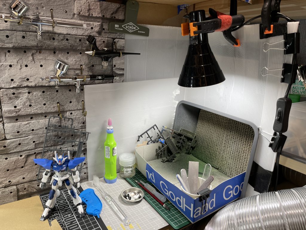 ダイソーの有孔ボードにエアブラシをディスプレイ!お気に入りポイントジャンクでお迎えしたキメラミキシングなガンダムが塗装待ち