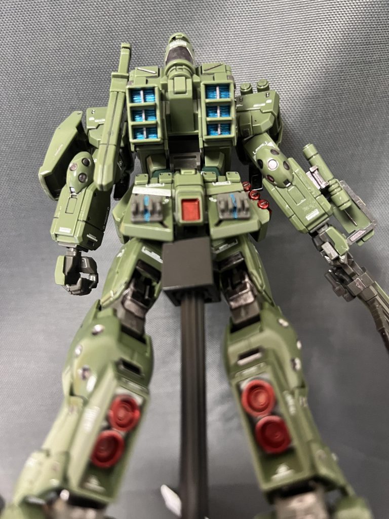 追加画像です。バックパックスラスターは、青で塗装し、脚部スラスターと出力の違いを出しています。