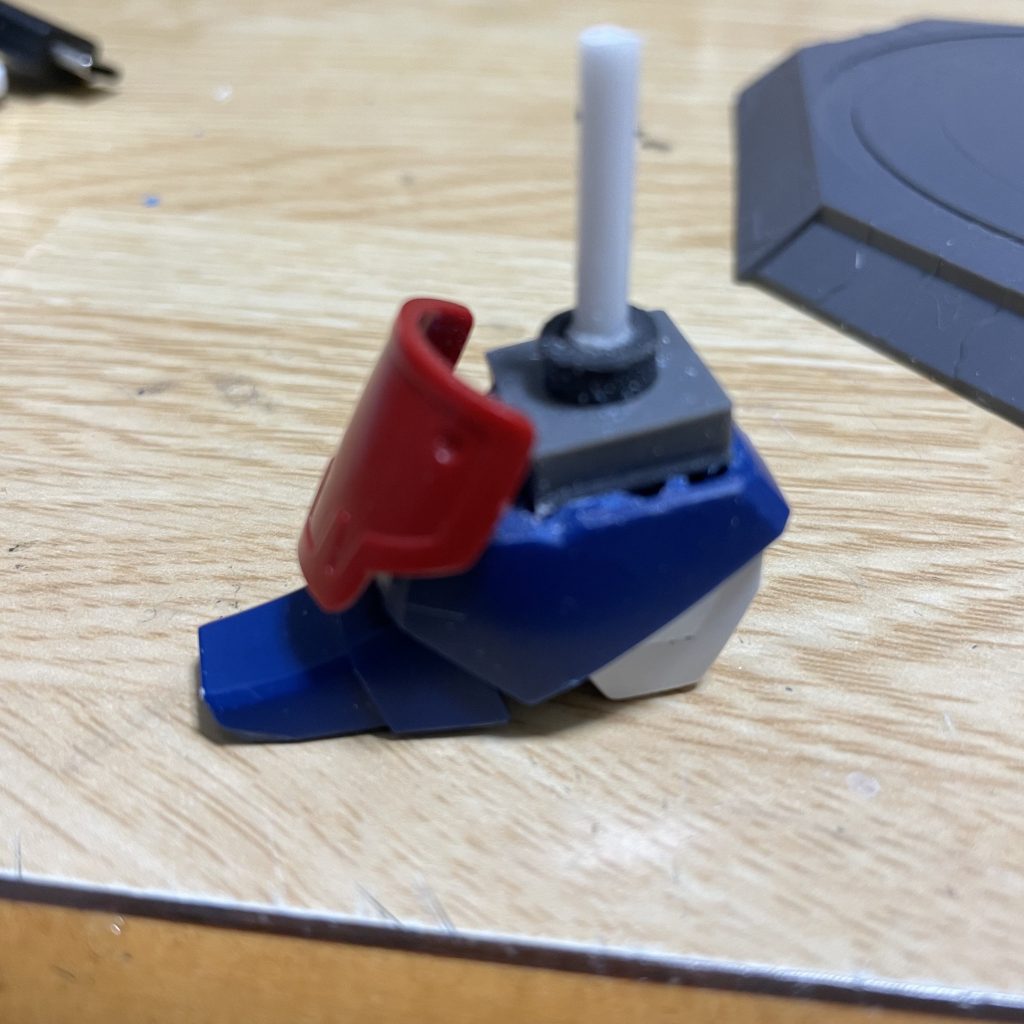 かかとのハイヒール化。足関節を伸縮可能に改造。