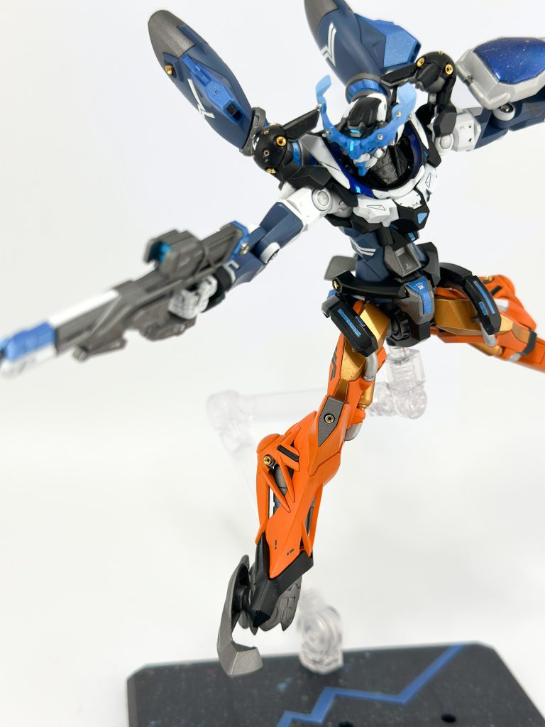 センサー部分は頑張って筆で塗り分けました。撮影時にブラックライトを当てて光らせています。