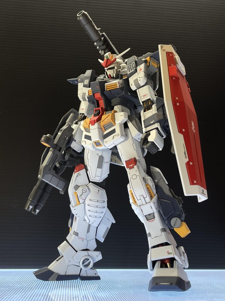 全身を少し見上げる感じで撮影思った感じにまとまったと思ってますガンダムタイプの王道であるヒロイックな感じ(原作は存じ上げませんが)に仕上がったかなと