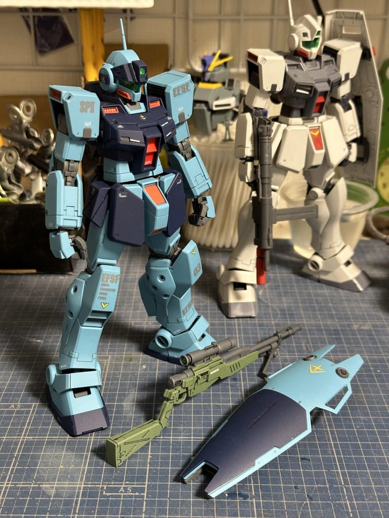 フランツＥＦ-ＫＡＲ９８Ｋ７５ｍｍボルトアクションスナイパーライフルとシールド。ボルトアクションの動きは漢のロマン。右手でレバー操作して、飛び出す薬莢、、、たまらないですね。ワタシ、何度やっても飽きなかった。