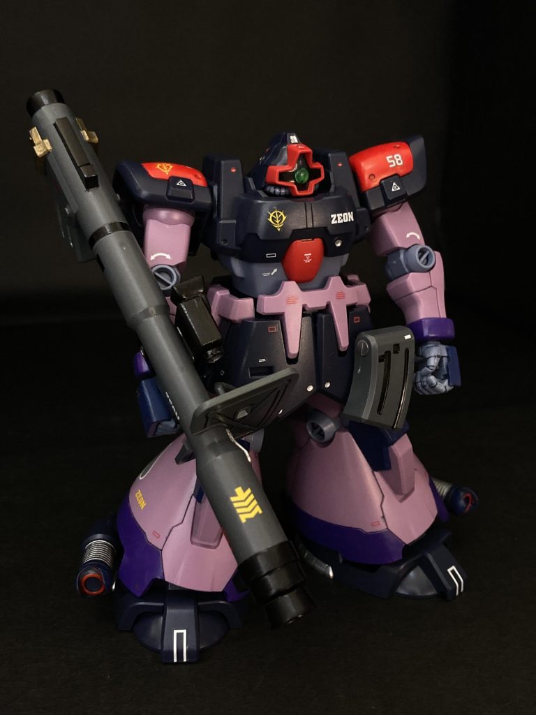 ラケテーンバズーカも塗装とデカールで情報量を増やしました。　モノアイはHアイズを使用しています。