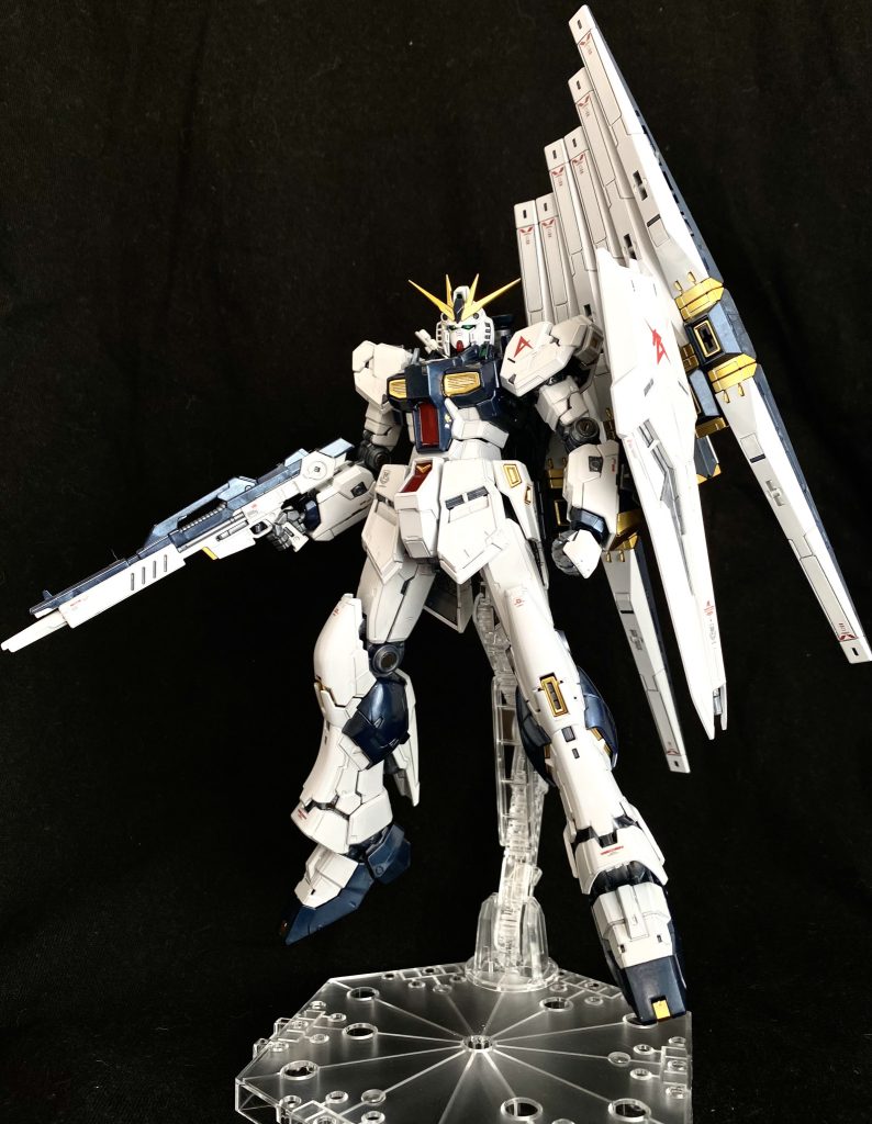 最後はフル装備で。今回のνガンダムで、2025年3作目となりました。あまり塗装しなくていいキットを作った後は塗装するキットを作って、交互に積みを崩していく計画なのですが。昨日までカーモデルを筆塗り全塗装仕上げで大変カロリーを消費したので次をどうするか考え中です笑なのでここにはアップできませんが、2025年4作目は、1/24フォルクスワーゲンビートル(1967)となりました。次の計画ですが。一応部分塗装仕上げをしようと考えて素組みしたジークアクスがあるのですが。。。細かすぎて部分塗装でも大変そう💦ジークアクス部分塗装か、νガンダムの相方か、または他の機体か、と悩み中です笑笑