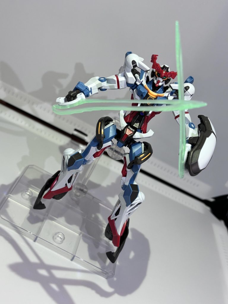 ライフル構えてみたりビームブレード持たせてみたり