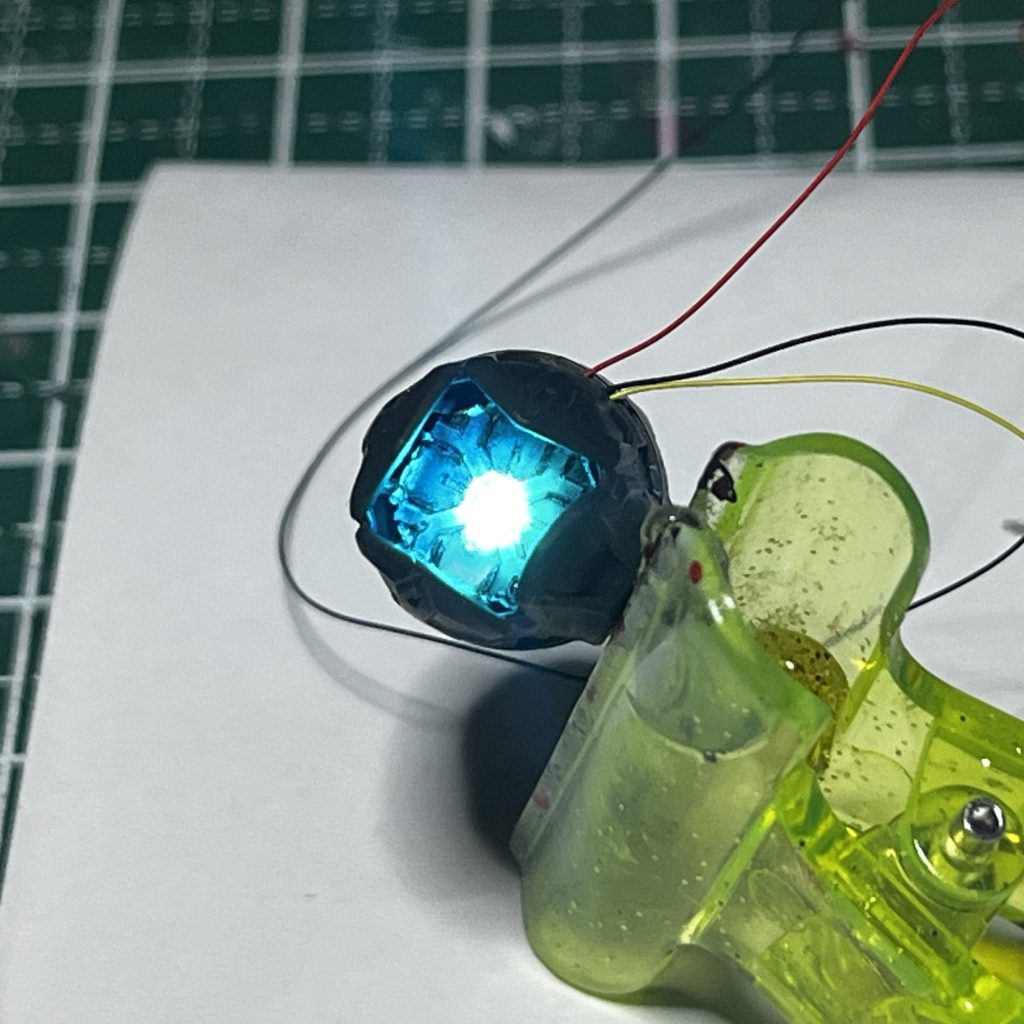 脚部スラスターは大型の5050を使用しました。