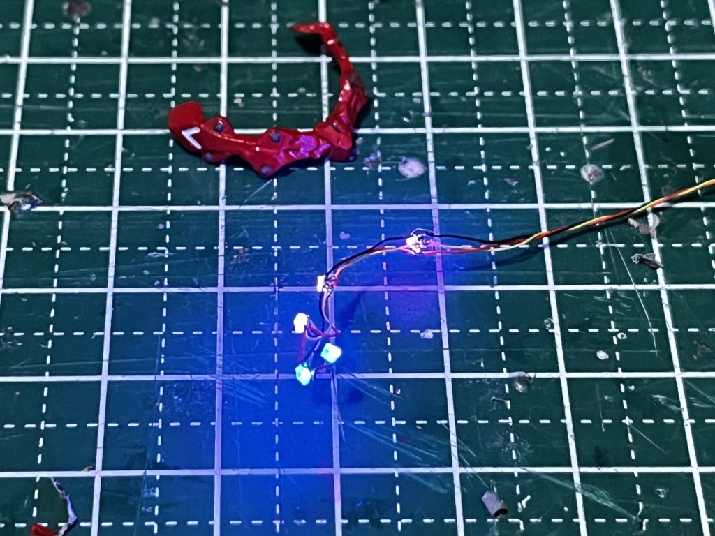 頭部には1010サイズのLEDを入れてます。