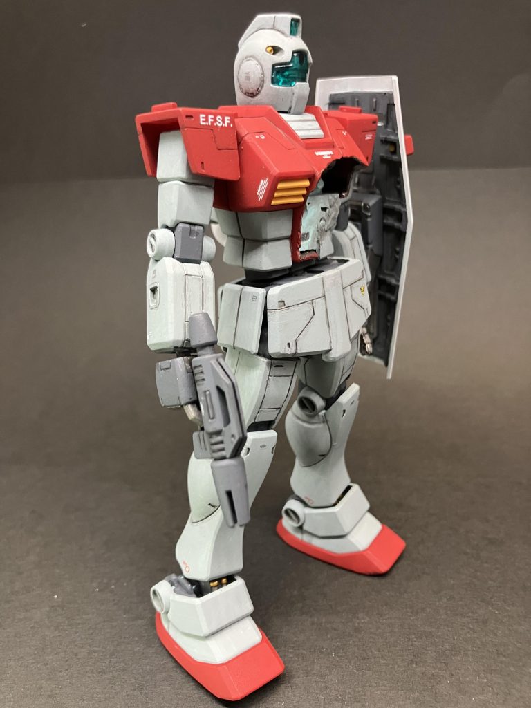 今回の主役ではないのであんまり手を入れないように、と思っていたのですが、ズゴックとのバランスも考えると素組はちょっとダメかも、となりこんな感じの仕上がりになりました。腰が予定より伸びてしまってちょっと失敗です