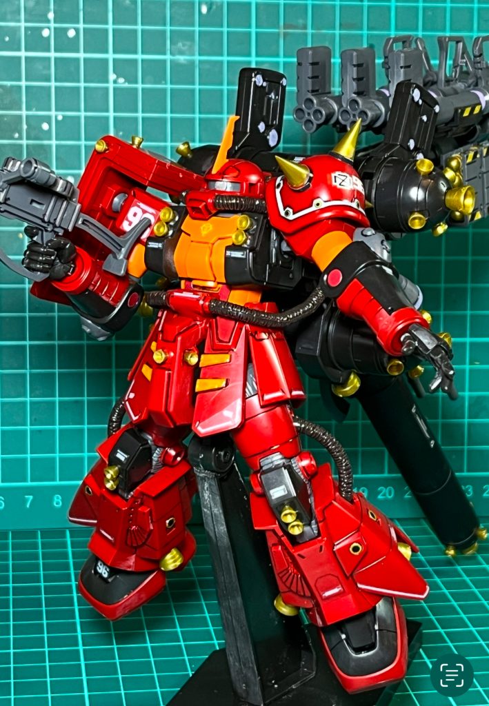 墨入れ、デカール、部分塗装(筆ガイアカラーのオレンジ、ラベンダー)最初付属のシールを敬遠しましたが、貼ってみたらそう悪いものでもなかったです。見てくれてありがとうございます。