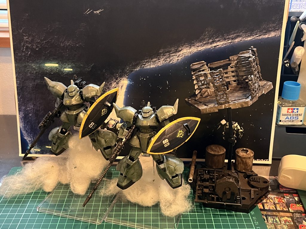 背景gフレームのゲルググ、廃墟、ワンダースクール背景エナメル塗料でウォッシングしたら廃墟パーツ折れまくりましたが廃墟なので大丈夫でした。