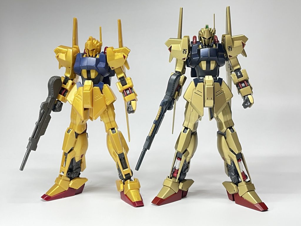 並べると結構違いがわかります。キットは、脚長ではあるけれど、上半身がギュッと詰まってみえます。股間軸の間隔も広いのが気になりました。