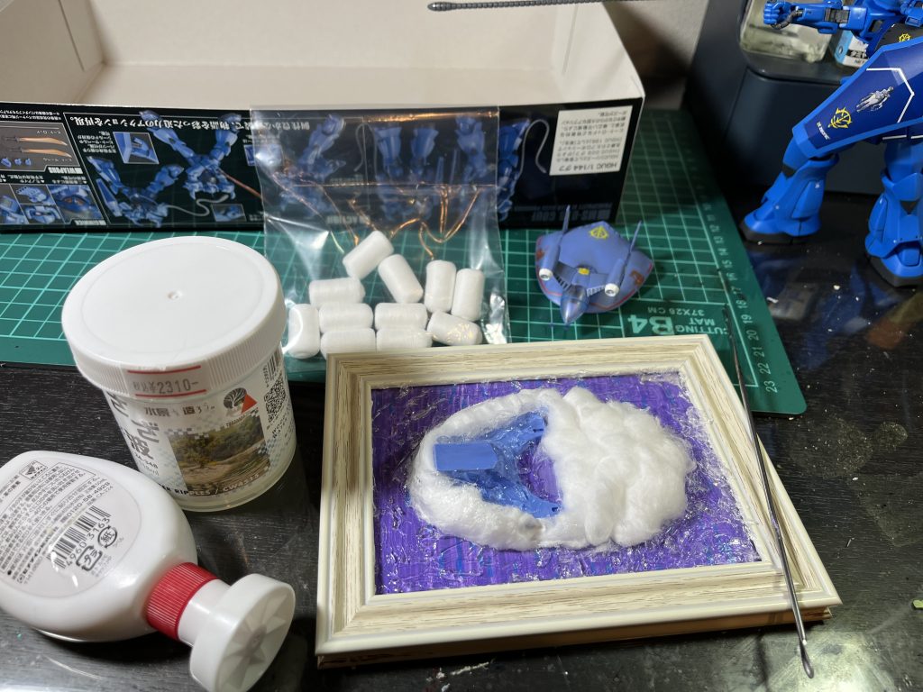 海のジオラマを作ろうと思い、さざ波を買ってきたのですがいきなり本番は怖いので練習です。本番ではもっと海を作り込む必要がありそうです。