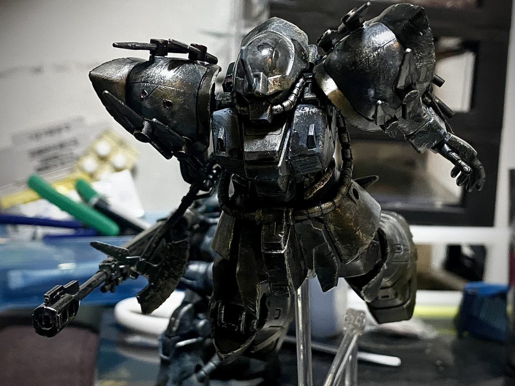 まだまだ詰めが甘い所はたくさんあると思いますが、完成度は個人的には大満足です。ご覧いただきありがとうございました!!  ジークアクス…公開から少ししてから観ましたが、あれは最高でしたね。。ジークアクスHG…素組用、設定通りに塗装用、自分の好きに塗装する用で最低三個欲しい。。でもまだ一個も手に入れられてない、、皆さん頑張りましょう。。