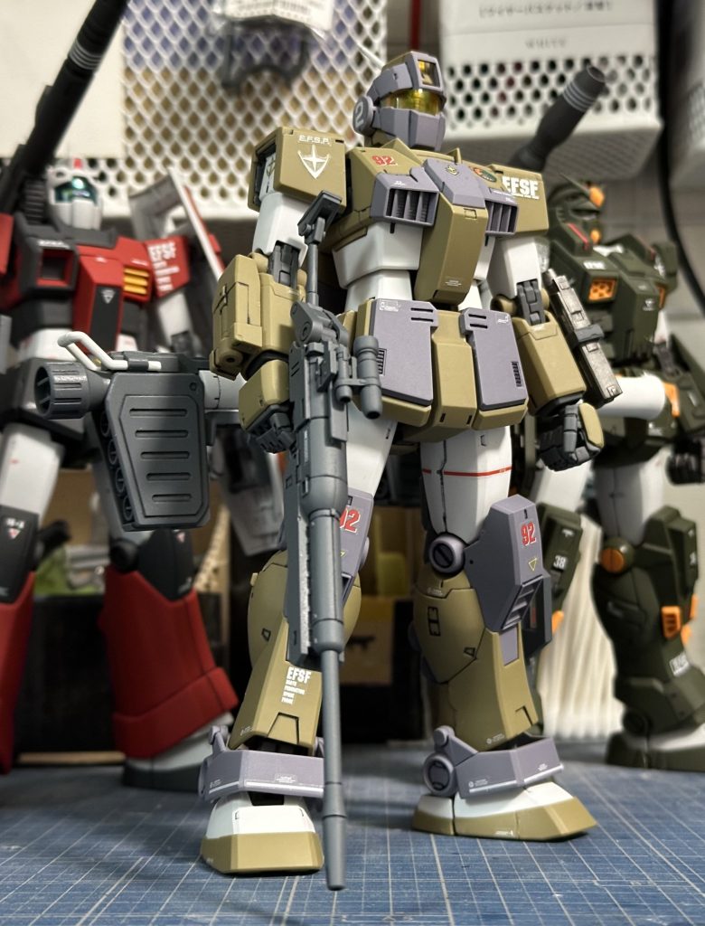 フロント右側(Ｒ-４ビームライフル装備)。