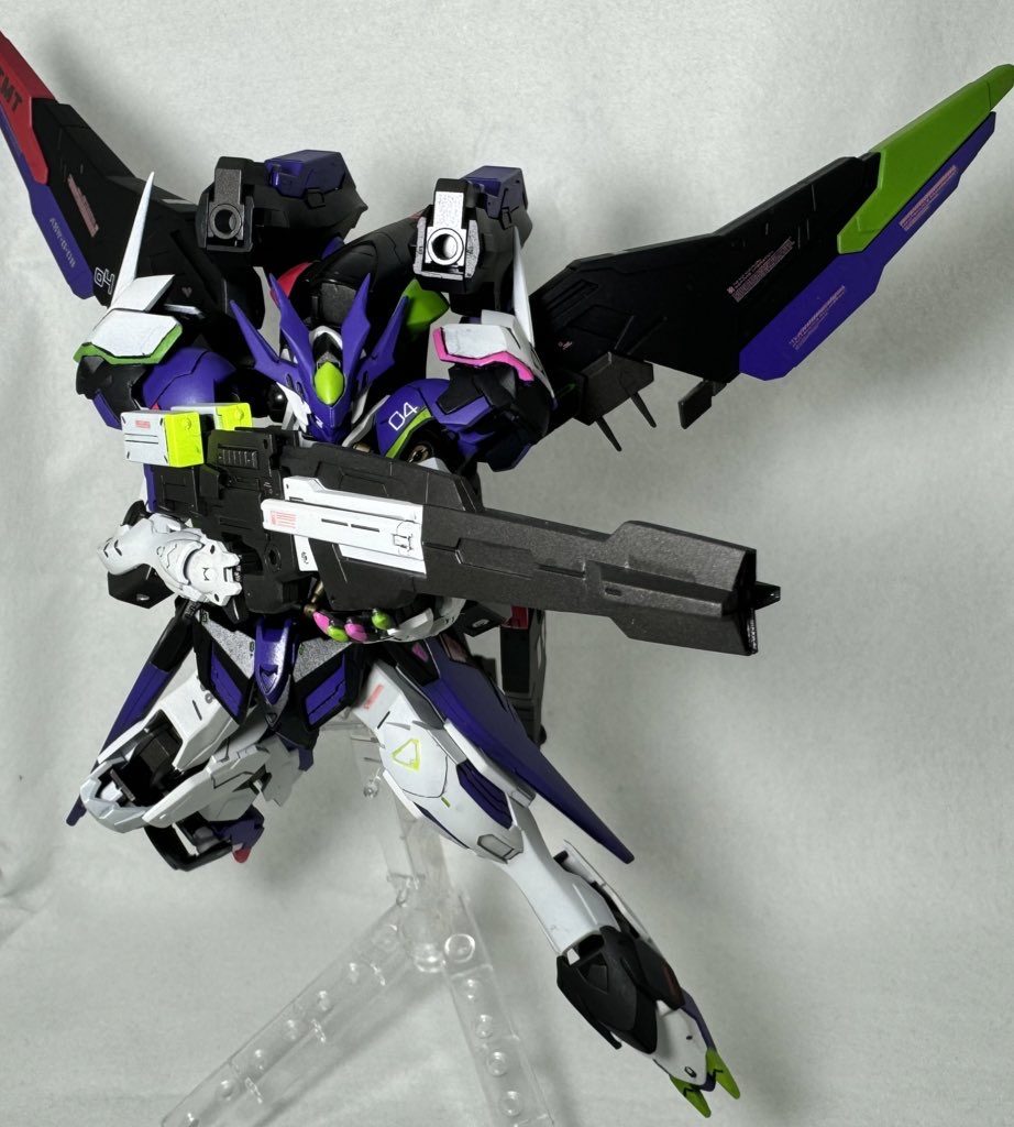 『複合射撃兵装Aster長距離射撃モード:クレーバー』エネルギーカートリッジを弾として使うAsterの長距離射撃アタッチメントを装着させたもの。高出力エネルギー弾を撃ち出しナノラミネートアーマーのビーム攪拌能力を無効化して装甲を貫くことが出来る。FACTでの使用は高すぎる威力の反面で発生する反動と移動不可になってしまう欠点をANEMONEが相殺してくれるおかげで取り回しが効くようになった。