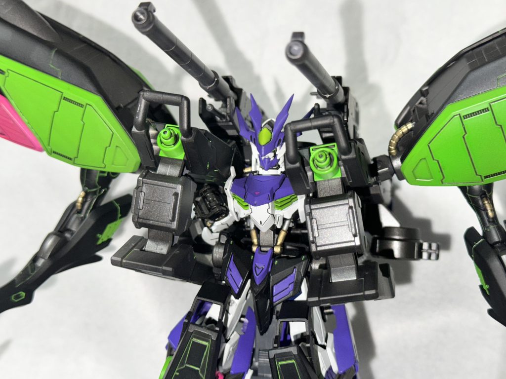 滑空砲背部に二門装備された実弾兵装通常のバルバトスのものと同じのため説明は割愛