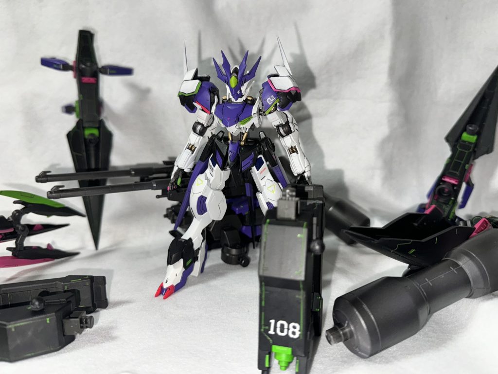 エリア制圧後は基本的に使い捨てでパージされる。当支援機の本来の目的は『コア機体を無傷でエリアを制圧し対MS形態での行動に支障をきたさなくする事』