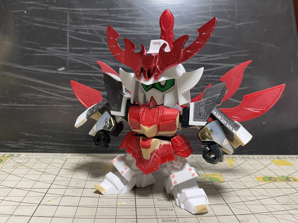 ここから肩鎧だけ市販パーツでディテールアップしています。