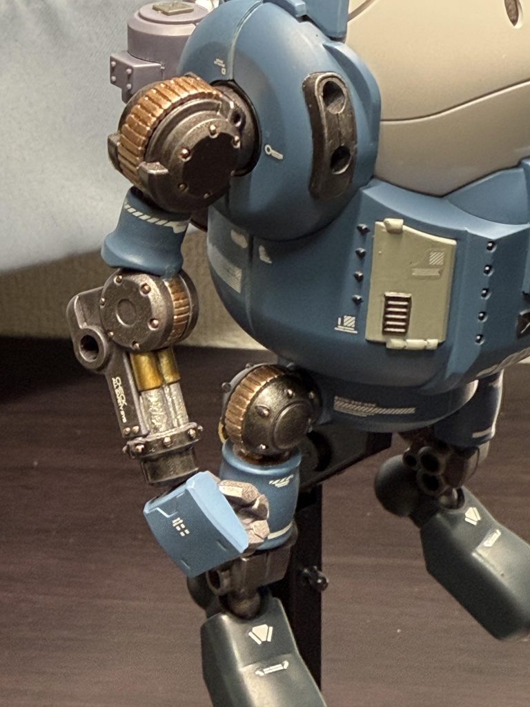 機械感が出るように部分塗装頑張りました。