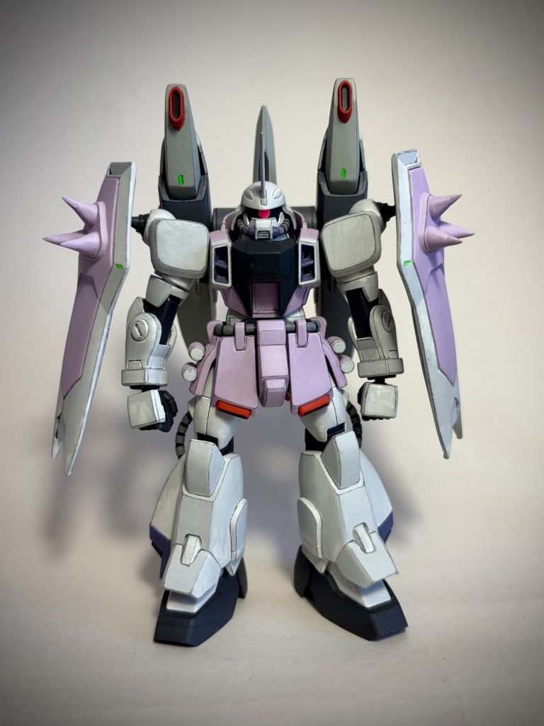 ウォッシングしようかとしばらく放置していたのですが、一旦お披露目させていただきます。白基調でカラーバランスが良い指揮官用ザクウォーリアですね。