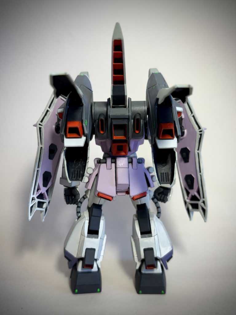 パープルは悩んだのですが、ベースカラーが好きなので、レイ機専用パープルを買って塗りました。ホワイトはシタデルのCORAX WHITEです。コーションカラーに蛍光グリーンを使っています。