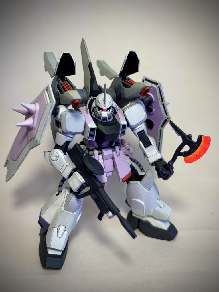 2005年に発売されたキットなので、最近のキットとのスタイルは大きく異なりますが、寸足らずなところがかえって武骨さを醸している気がします。盾の棘は気持ちシャープにしています。