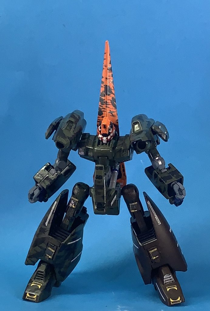 変形は夕方に一コマ使って発表します。今回は大型の機体ということもあって、さっさとやった迷彩が綺麗に決まりました。