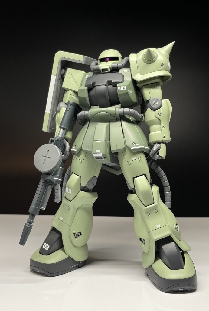 下腕の太さと平たいところをカットして調整しています。