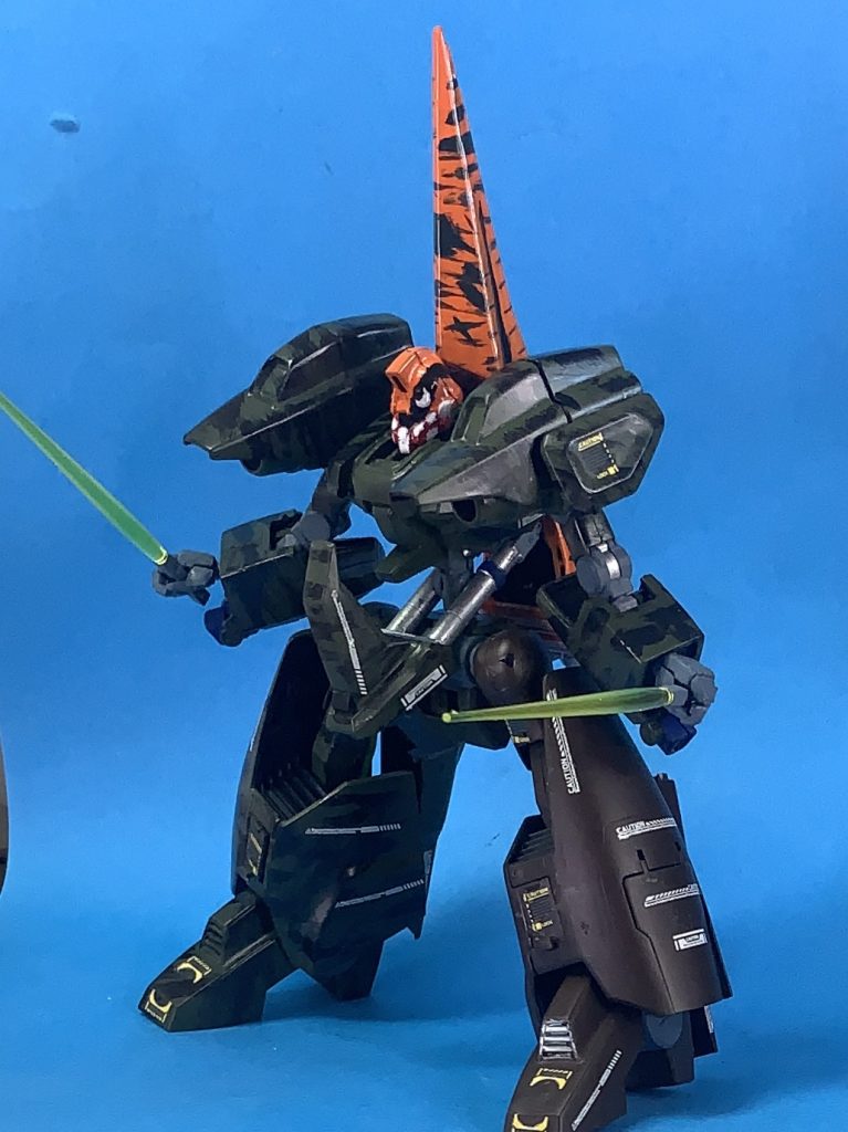 迷彩効果を見るために、あえて、電源の入ってない状態でカメラや各種発光はなしでやりました。顔は少し雑目にペイントしました。かえってそれっぽいかな