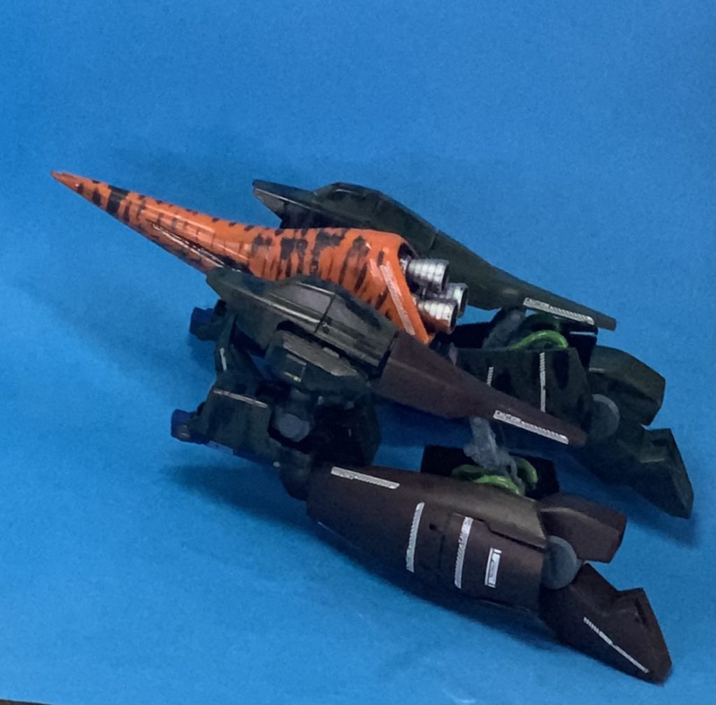 変形形態です、少しデカール貼らないと、形が定まらないなぁ