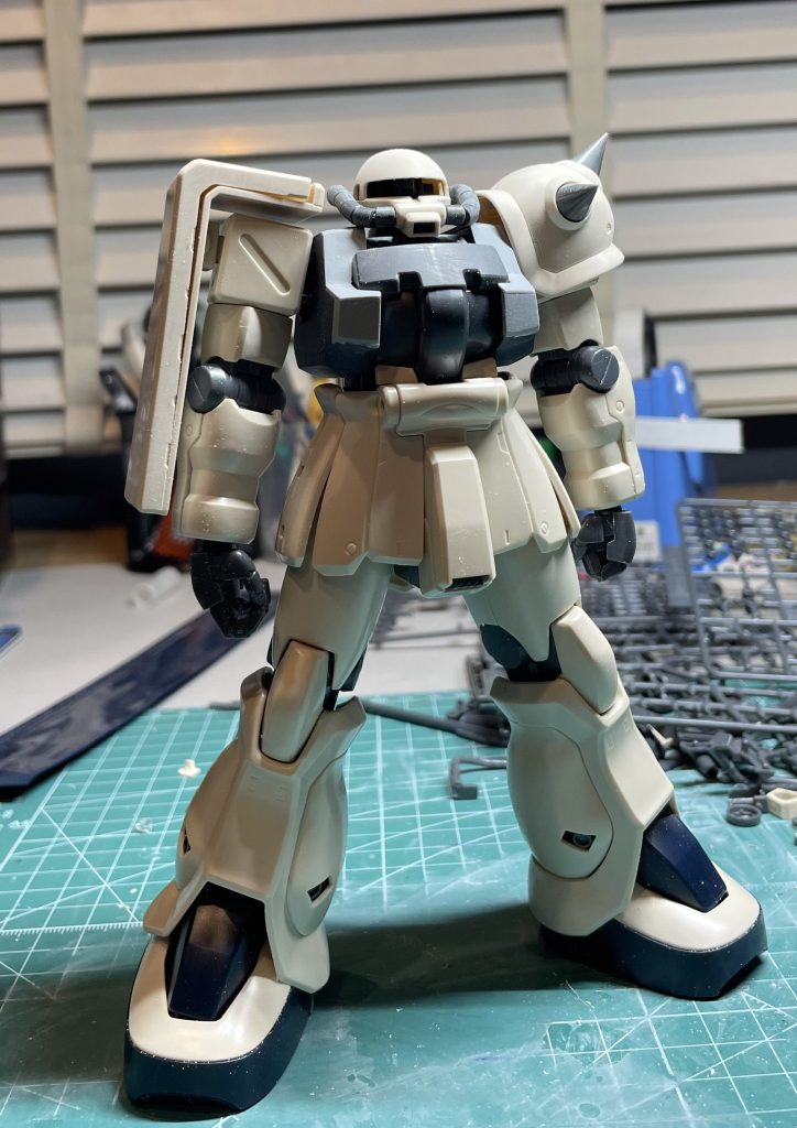 独特のプロポーションです。脚が良いのにバランスが少し直したいと思いました。