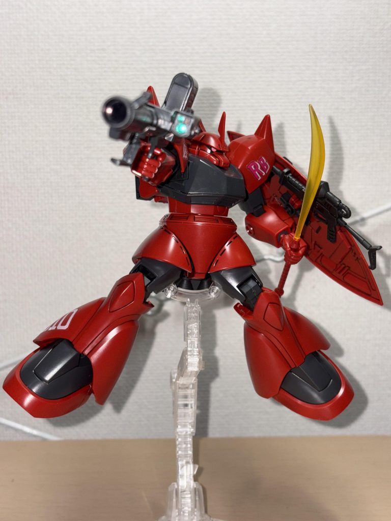 ちなみにビームライフルもそうですが、右手にしか持てません。昔のシャアゲルの流用だからね、仕方ないね!