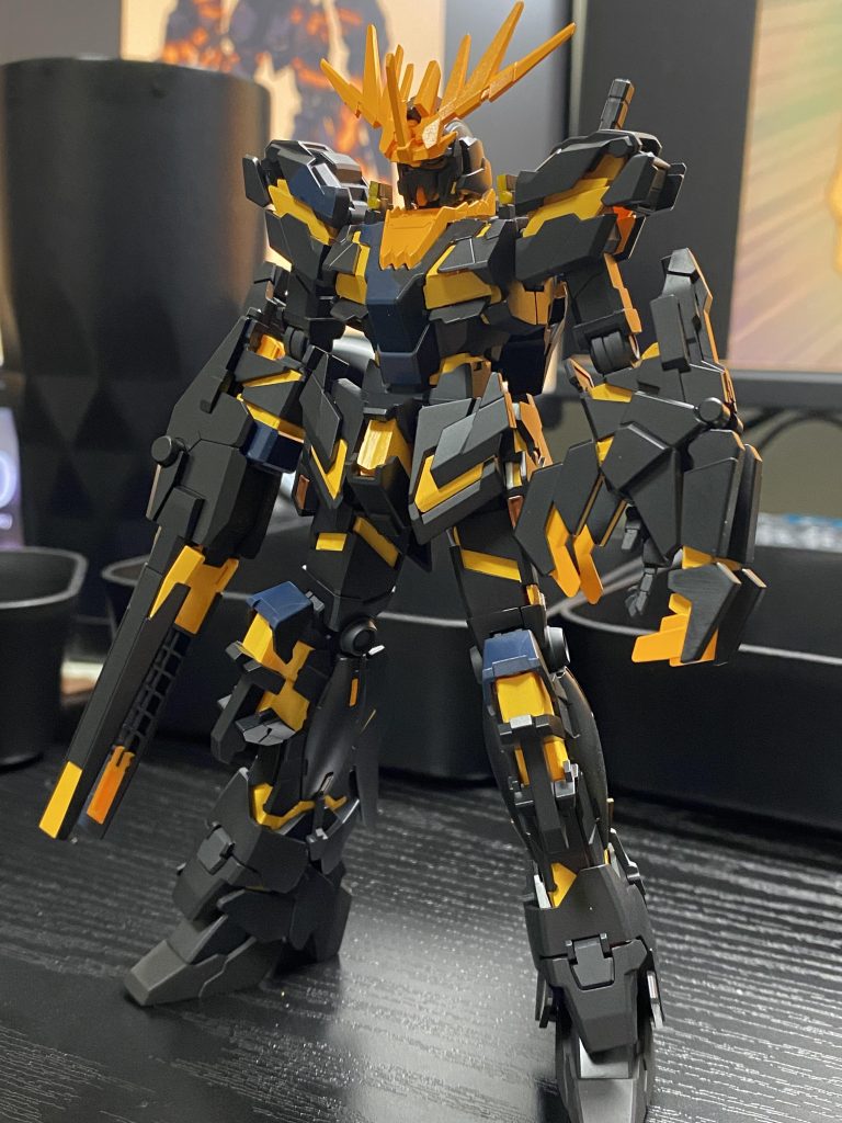 エアブラシで影色と諸々塗装。ここから水性の影色をマジックリンで拭き取っていきます。影色以外マスキングして吹けば拭きとりいらないのでは?🤔と思い、一部マスキングしましたが致命的な作業量の多さに気づいて中止