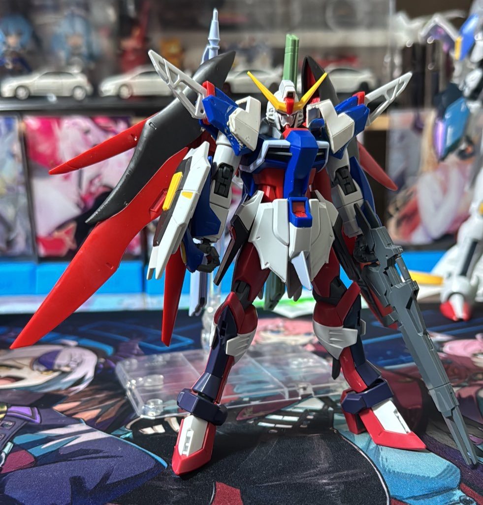 イモータルジャスティスから足りないパーツをもらってミキシングこの段階だと肩とウィングが干渉する事態発生