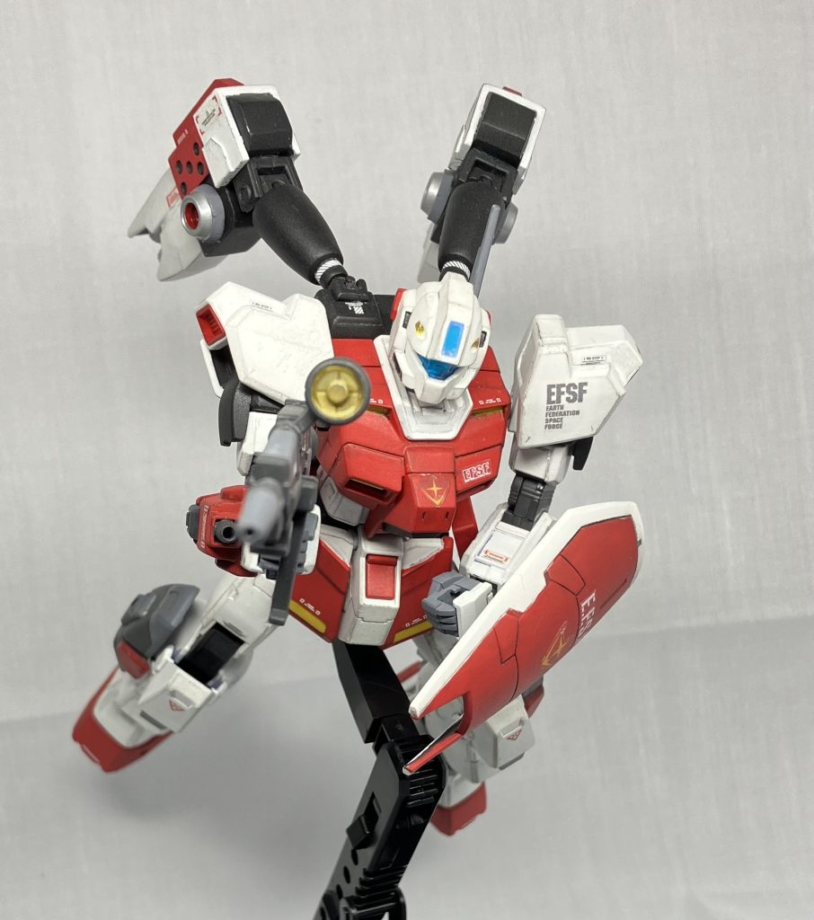 ライフルを構えて部隊に先行して敵に一撃離脱を仕掛け、敵の編隊を乱すという戦法を妄想しています。