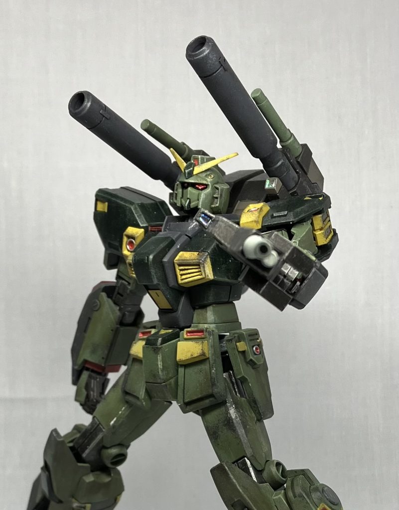 赤いツインアイなのでついつい悪者っぽいポーズを取らせたくなります。ご覧いただきありがとうございました🙇🏻