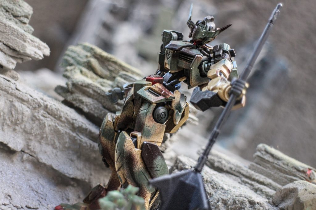 ガンダムマーカーのみの塗装は初めてだったのですが、セットで買うと一気に必要塗料が揃って色々試したくなり、いつもの塗装とは違った楽しさがありました!