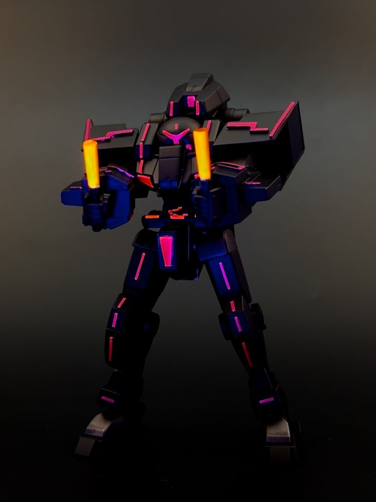 非戦闘時のオリジナル武装として、UO BLADE(レギュレーション規格内)を2本追加