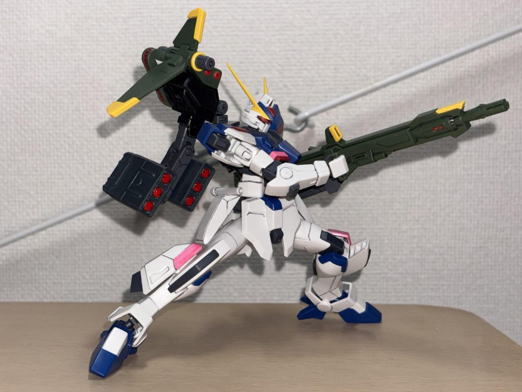 ランチャー装備のウィンダムは、先人の方々が磁石仕込んで、右肩に装着してるのを見て、この工作できるの羨ましいと思いながら見てましたw